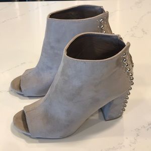 Steve Madden peep toe shoes